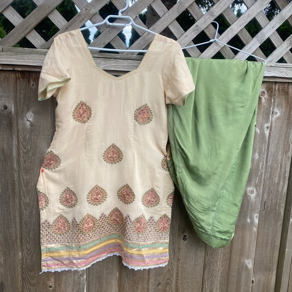 Other - 2 Piece Indian Pakistani Salwar Kameez